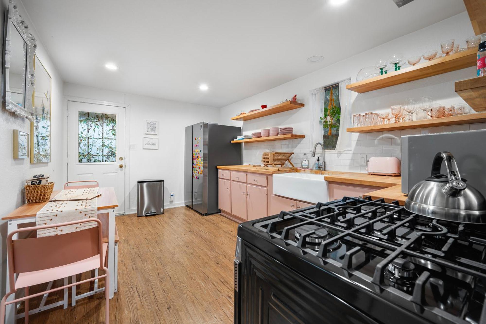 Stylish, Artsy Bungalow Central Eastside Остін Екстер'єр фото